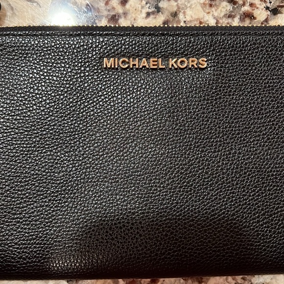 Michael Kors wristlet - Picture 7 of 8